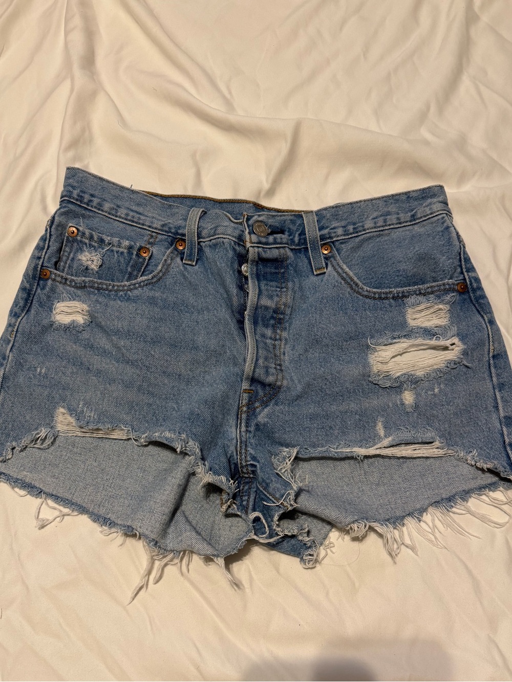Levi’s Original 501 Shorts in Medium Wash